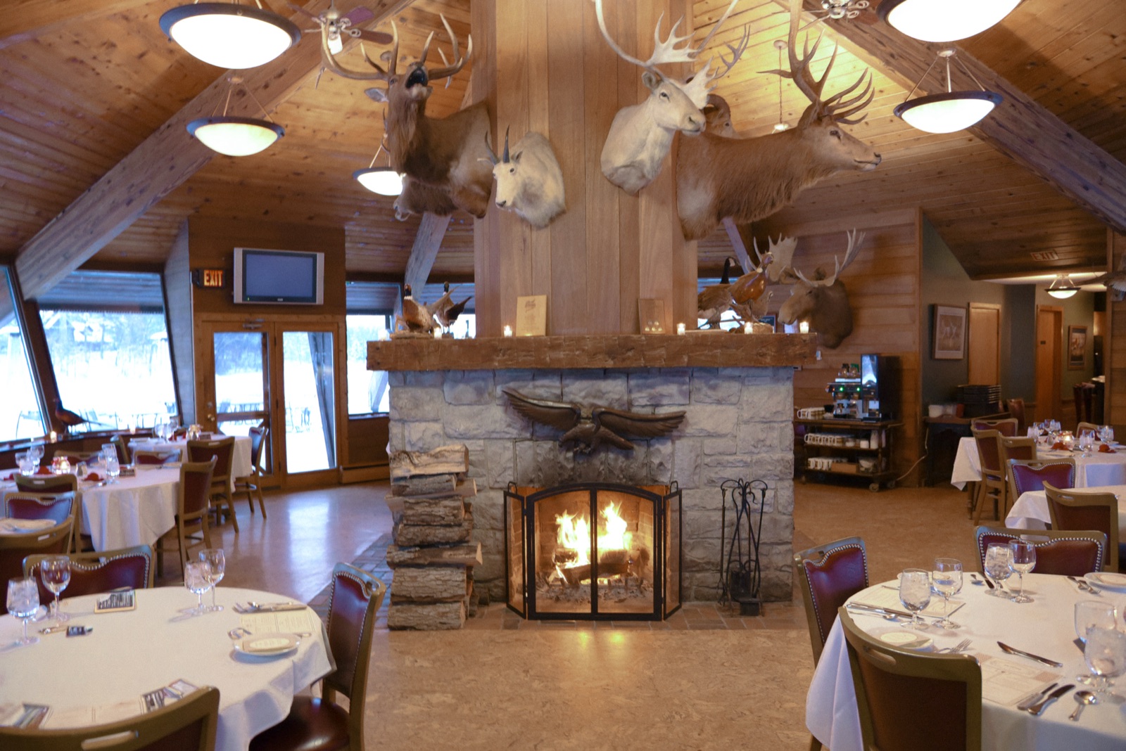 The clubhouse dining room, fireside
